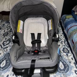 Baby Graco Car Seat / Silla De Carro De Bebe 