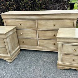 Dresser & Nightstands (2) FREE DELIVERY