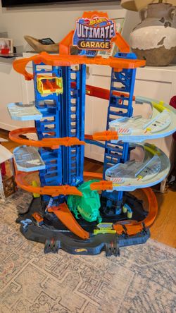 Hot Wheels T-Rex Ultimate Garage