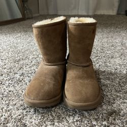 Size 3 Classic UGGS