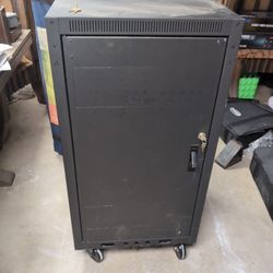 Lockable Rolling Rack Unit
