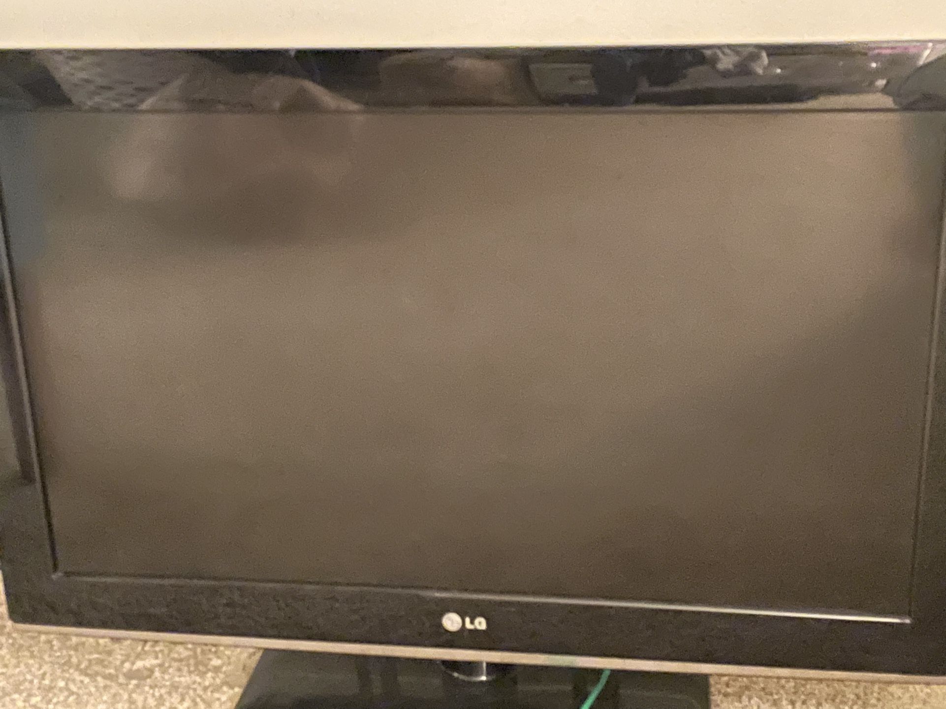 32 Inch TV!!! In Great CONDITION