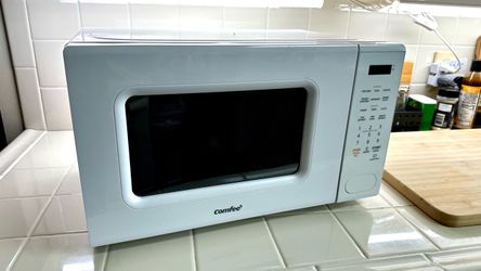 COMFEE' Countertop Microwave Oven 0.7 Cu.Ft, 700W, White, 11 Power Levels