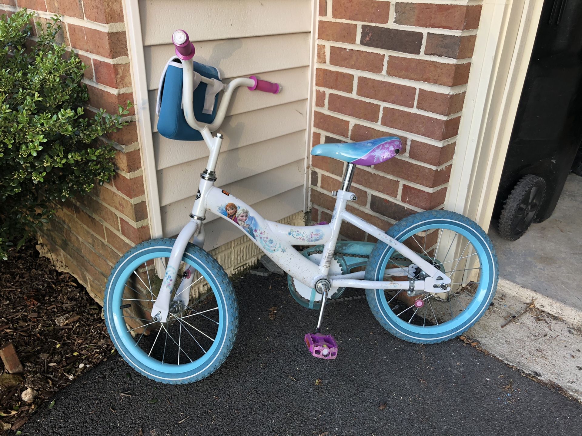 16” Huffy Girls’ Disney Frozen Bike w/ Training Wheels