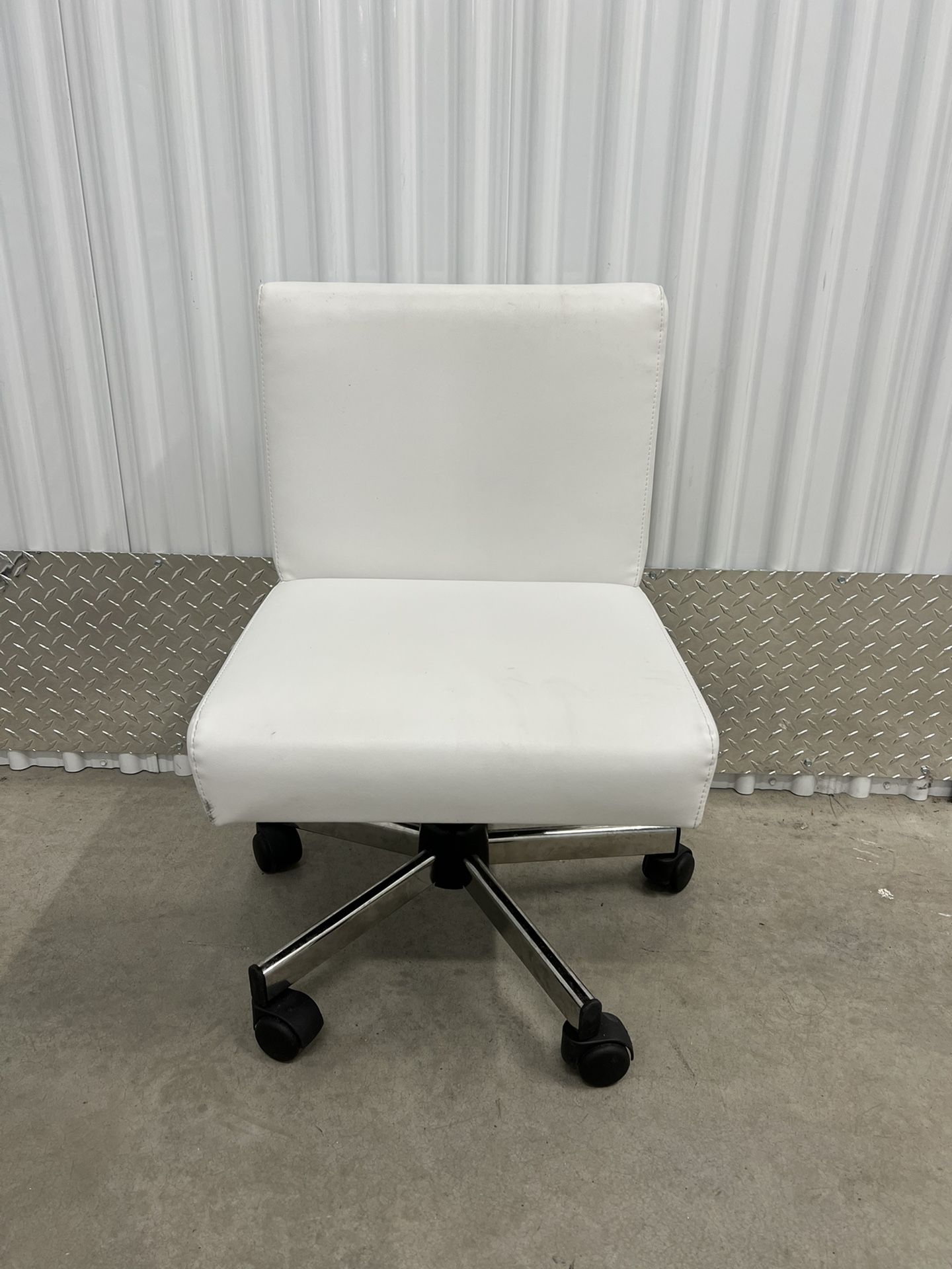 Pedicure Technician Stools (9 Stools)