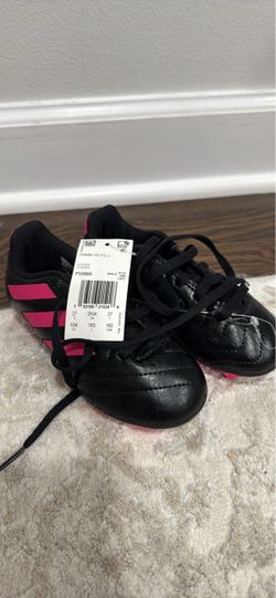 Girl cleats