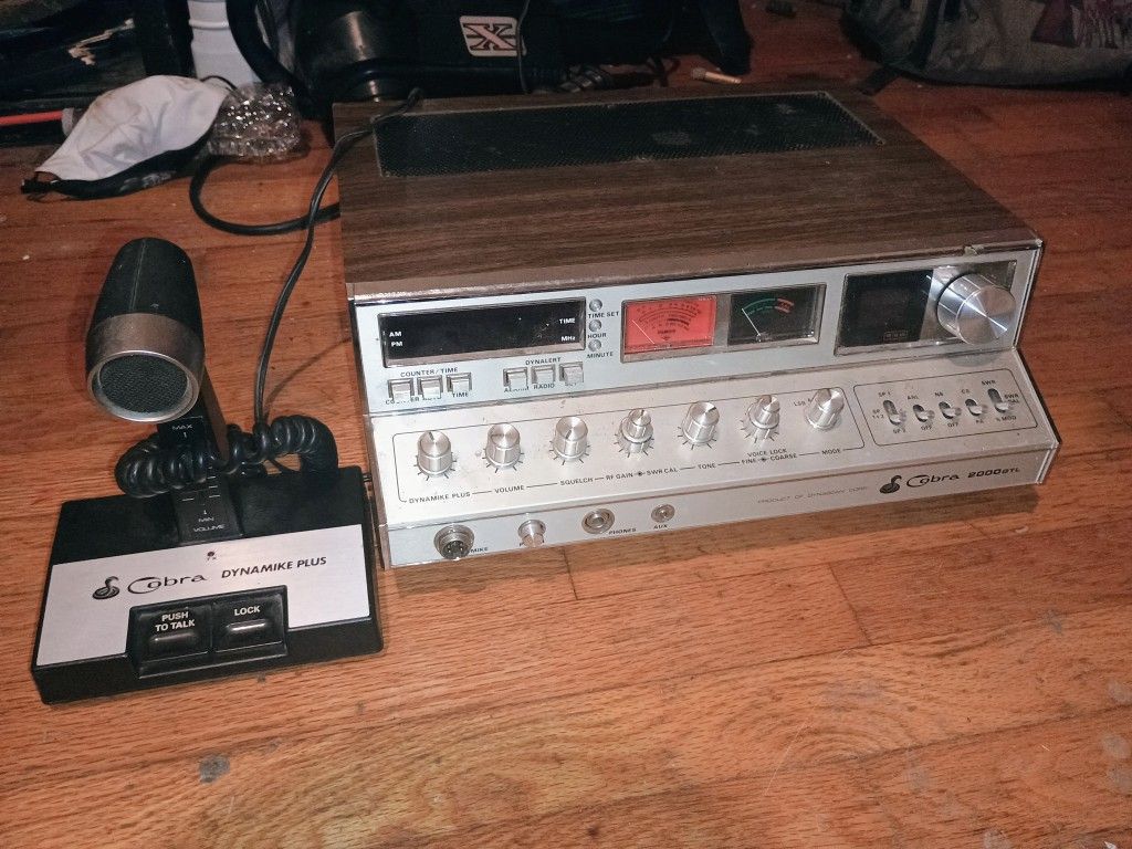 Vintage Radio (Cobra 2000 Gtl)