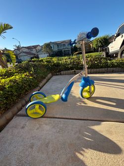 Blue 3 wheel scooter/ ride on trike