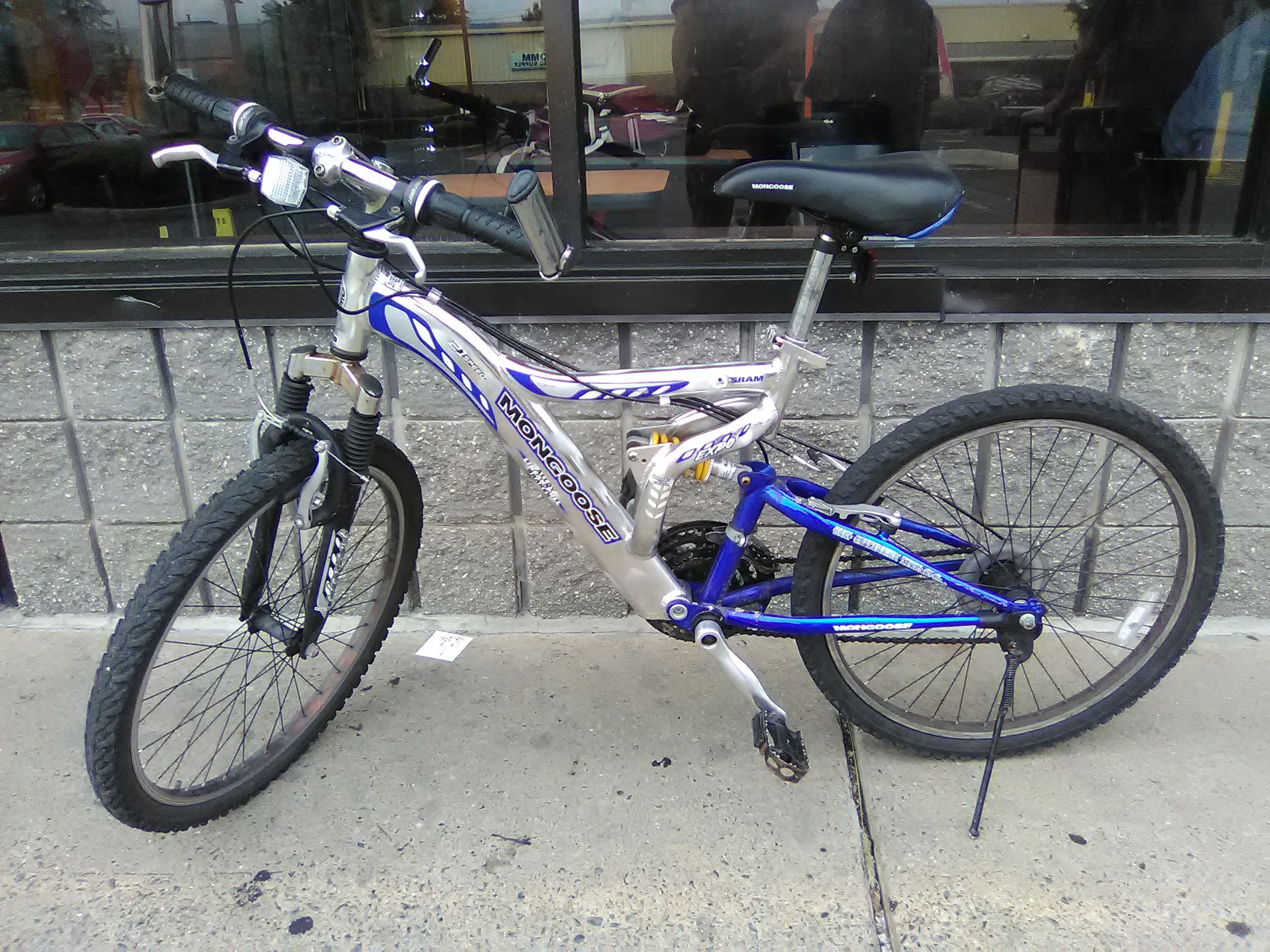 MONGOOSE EXPO 24" - 21 SPEED MOUNTAIN BIKE