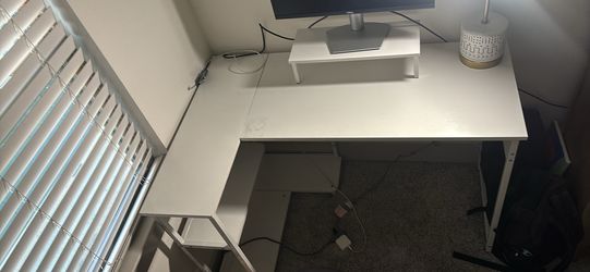 White L Shap Desk