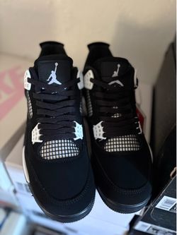 AJ RETRO 4 WHITE THUNDER