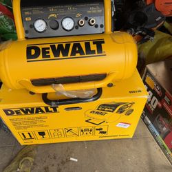 DEWALT 4.5-Gallon Portable Electric 225 PSI Horizontal Air Compressor