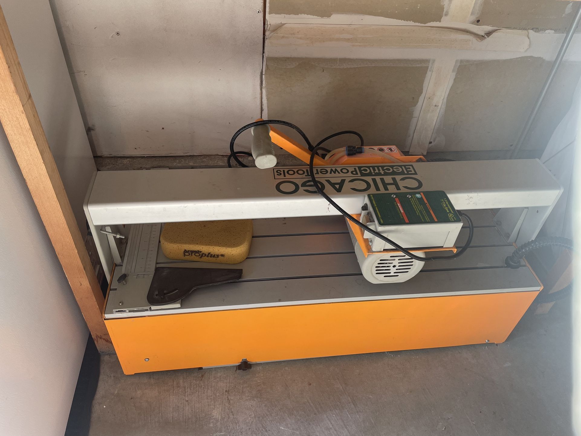 Chicago Electric Wet Tile Saw With Stand