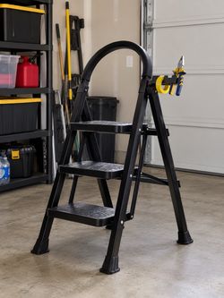 Heavy duty Foldable ladder: never been used