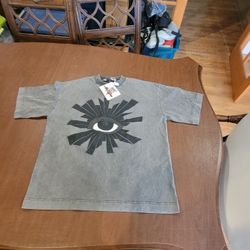 House Of Errors Eye Mens Gray T shirt New with tags 100% Size L.
Tags said size S, but i specifically put dimenstions. .it is pretty large.
Arm pit to