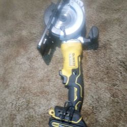 DeWalt Saw