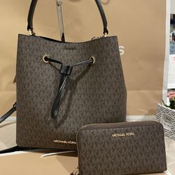 💯 Authentic !!! Brand New!!! Michael Kors Suri Large Backpack ❤️❤️❤️ Can Be Used As Bucket Purse Or Crossbody Bag With A Matching Wallet 