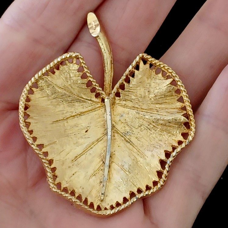 Vtg.BSK- Brushed Gold Plate Leaf Pin
