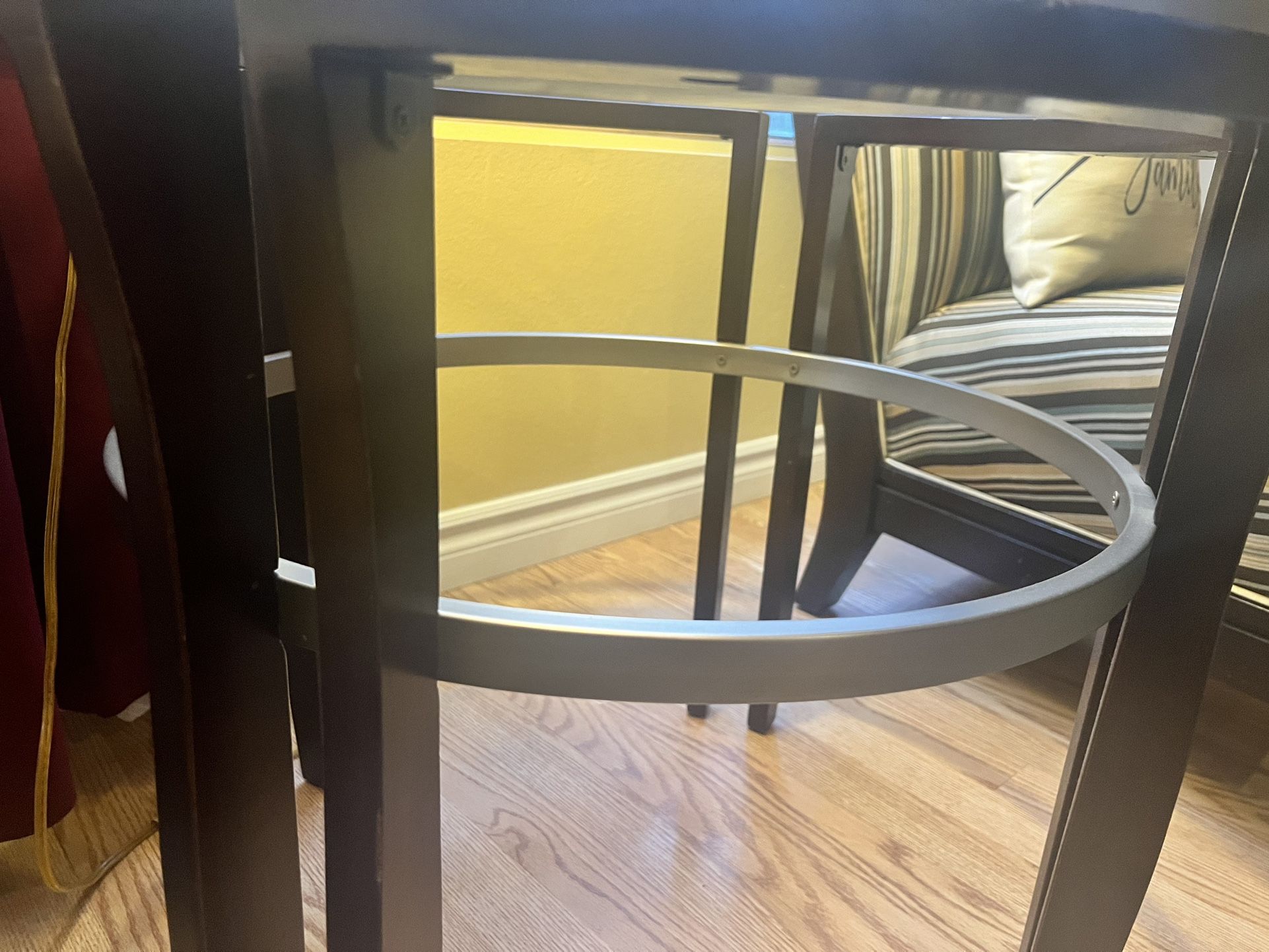 Round end table