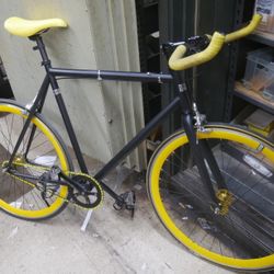 Republic Aristotle Bicycle black & yellow , fixed gear, radius brakes, Bontrager race light tires VR-a57a neck, 868674-1