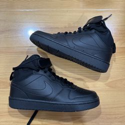 Black Nike Court Mid 5Y