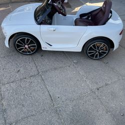 Electric Car . Bt MP3 USB 