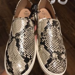 New Women Shoes Size 8 1/2