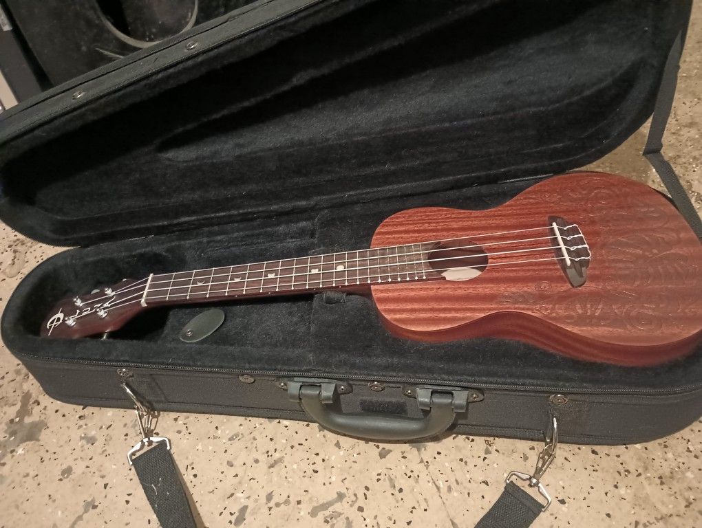 Luna Concert Ukulele w/ hard case