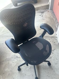 Herman Miller Mirra 2 Ergonomic Office Chair – Fully Loaded, Great Condition