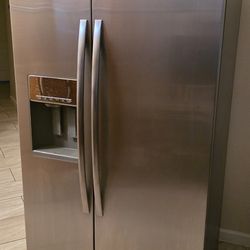 Whirlpool side x side refrigerator