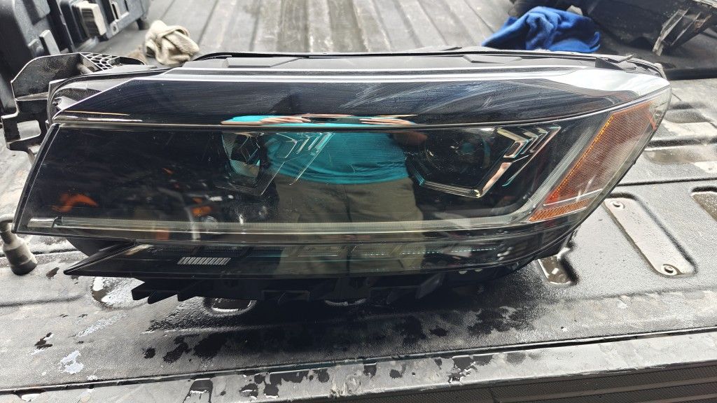 2020-22 Volkswagen Passat Left Side Headlight 