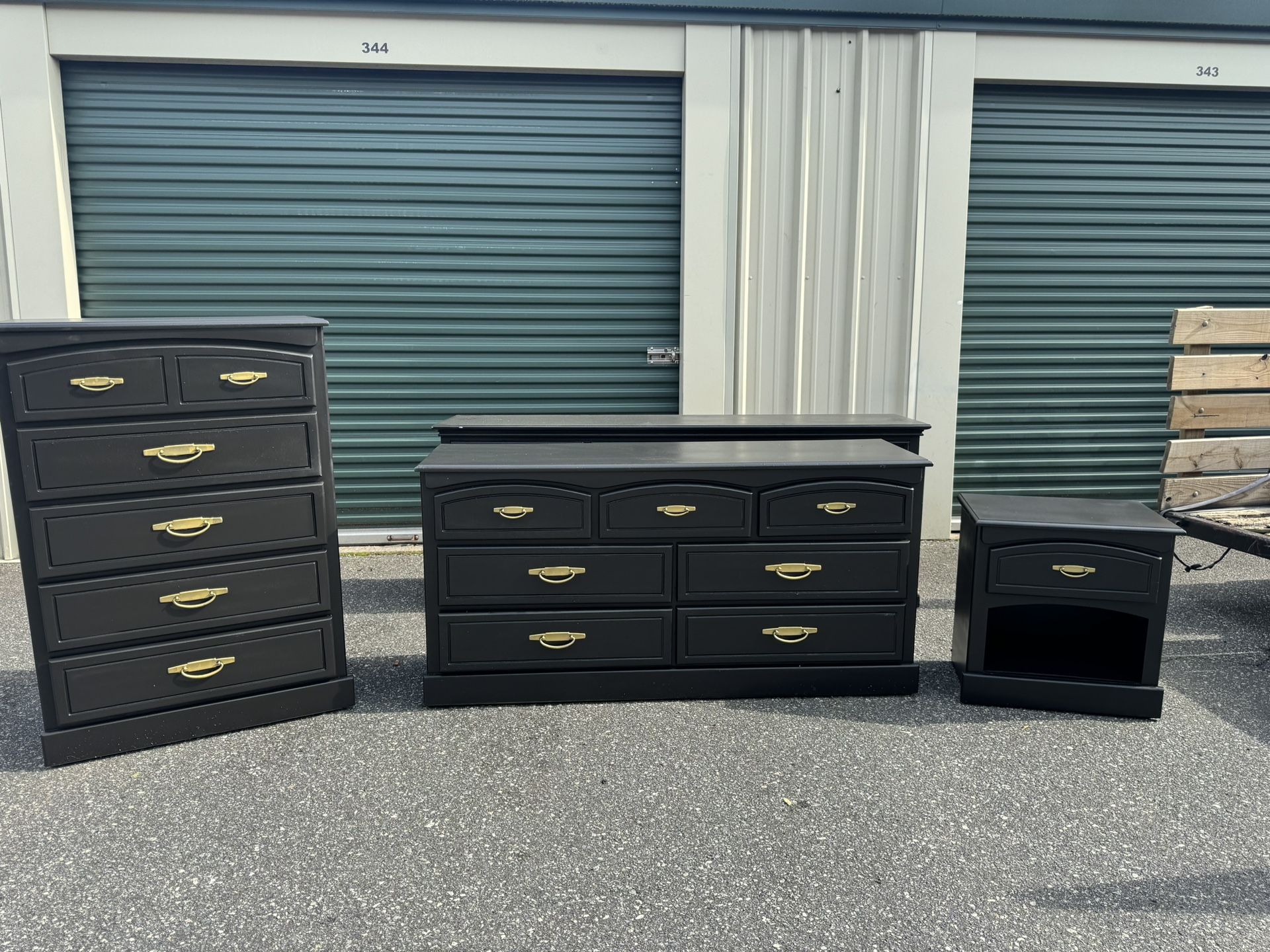 Very Nice Dresser Set
