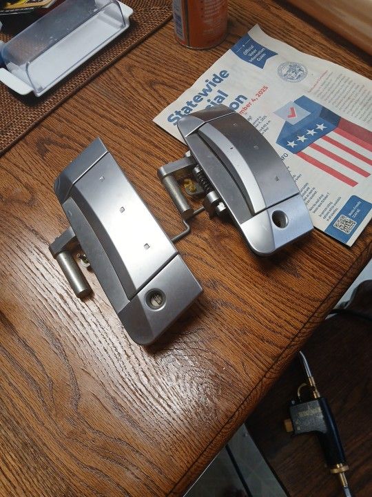 2003-2009  Rt ÷ Lft 350 Z Oem Door Handles 