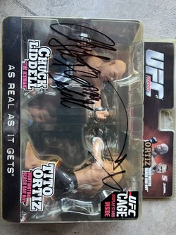 UFC Chuck Liddell Vs Tito Ortiz Action Figures Signed