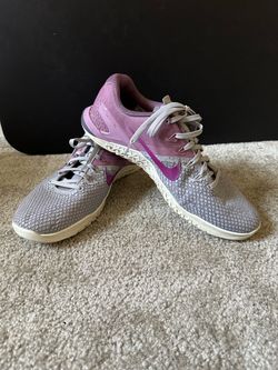 Nike Women's Metcon 4 XD 'Grey True Berry. cross-training shoes