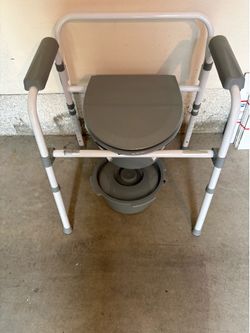 New never used Commode