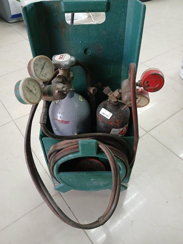 Portable welding torch kit, really good shape,