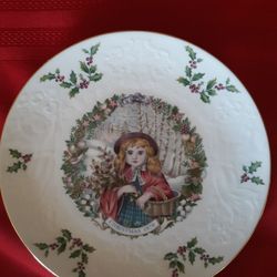 Christmas collector plate by Royal Doulton