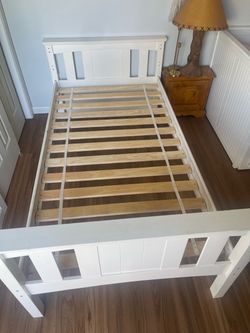 Twin size Wood bed frame