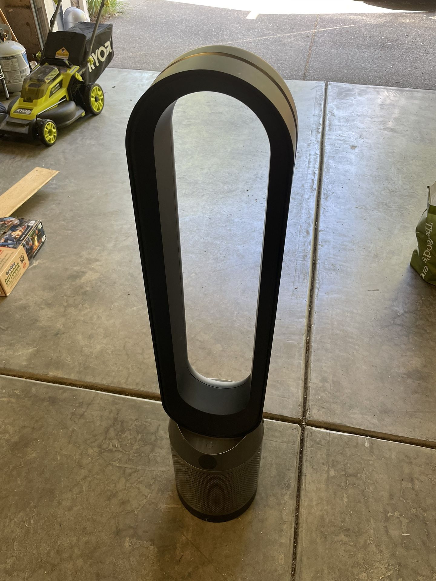Dyson Pure Coolâ„¢ TP04 purifying fan (Black/Nickel)