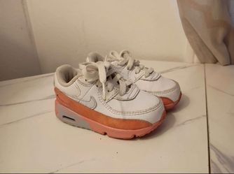 Peach and white toddler air max toddler size 6c