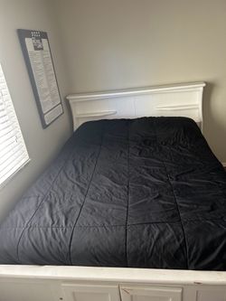 Queen bedroom set with underbed storage