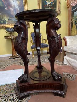 Bonita Mesa Con Figuras  De Panteras