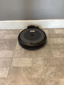 Robot Roomba I3 Vacuum W/Base Charger