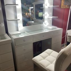 White Vanity w/Lights and Drawers and 2 Towers (Included a Free Stool White or Black) 👍90 days FREE FINANCING ❗NO CREDIT CHECK❗ 