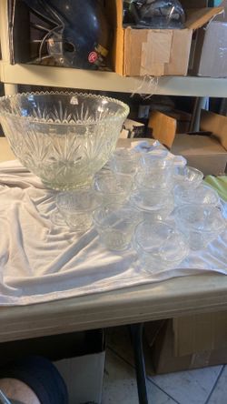 PUNCH BOWL SET with 12 glasses