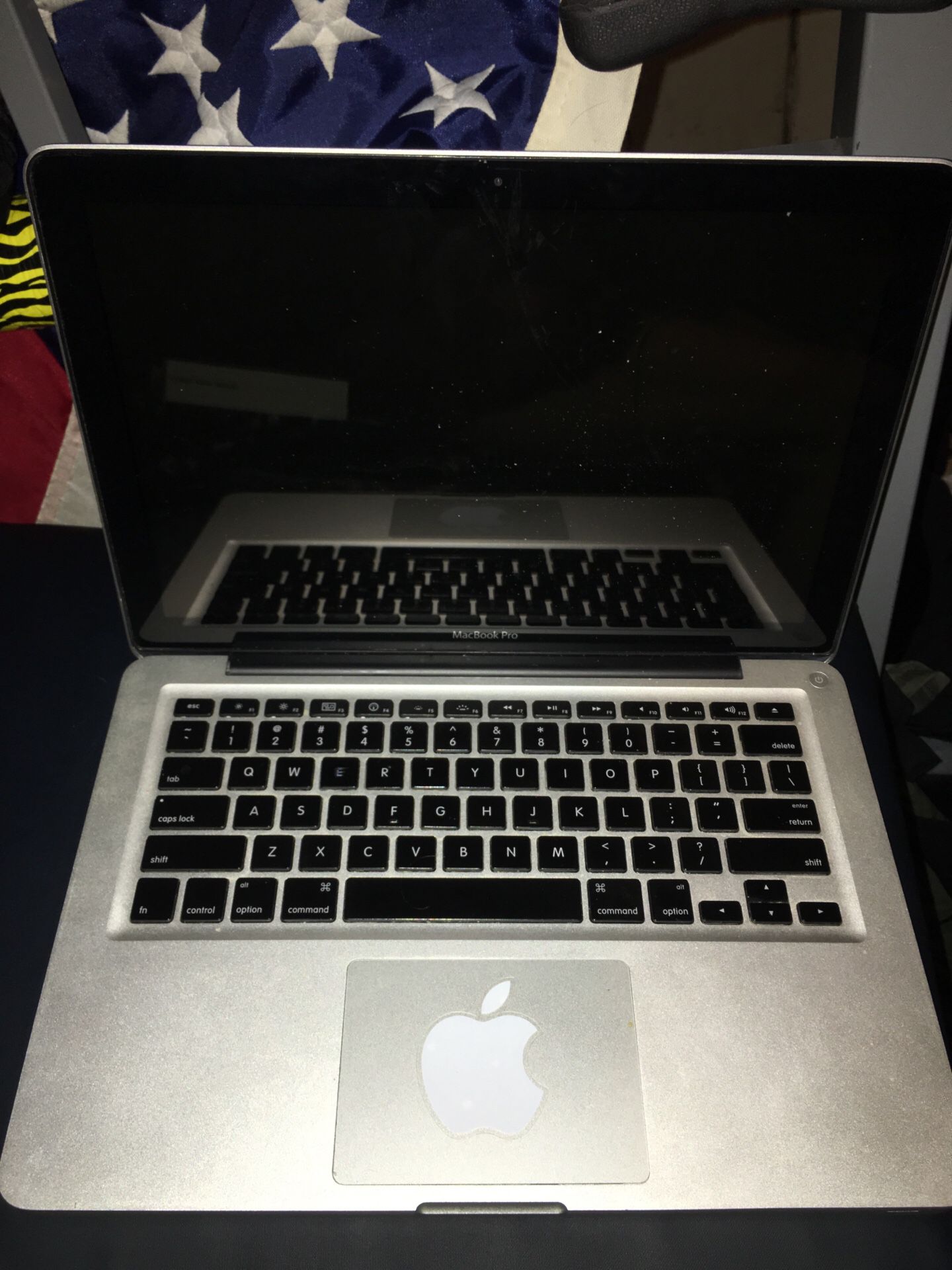 MacBook Pro 2010 13” 8G ram DVD-RW LIGHTED KEYBOARD 500 G HD NVIDIA -GFORCE CARD