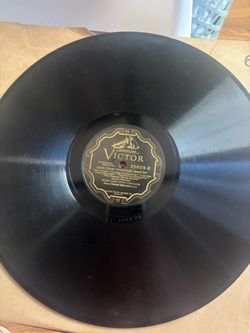 12-inch 78 RPM shellac record by the Victor Light Opera Company featuring Gems from "The Desert Song" (catalog number Victor 35809-A, released around