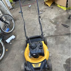 DEWALT 21 in. 150cc Briggs and Stratton 625ex Engine Rear Wheel Drive 2-in-1 Gas Self Propelled Walk