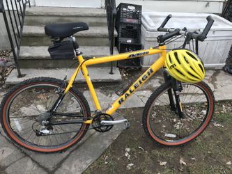 Beautiful Yellow Raleigh M800 mountain bike for Sale in Haledon NJ OfferUp